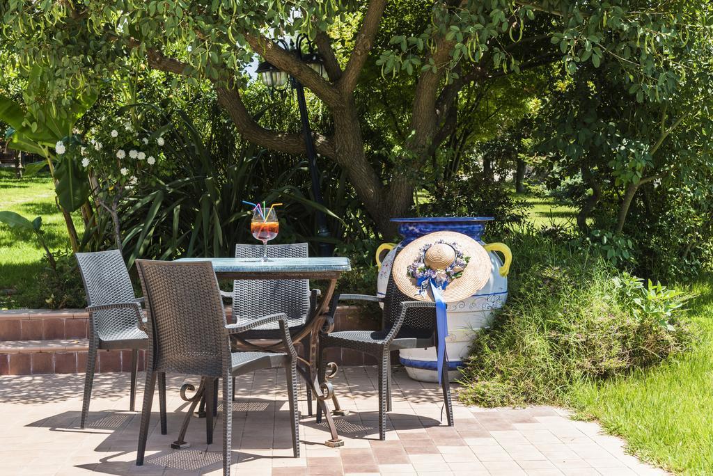 Villa Tina Санта-Мария-ди-Кастеллабате Экстерьер фото