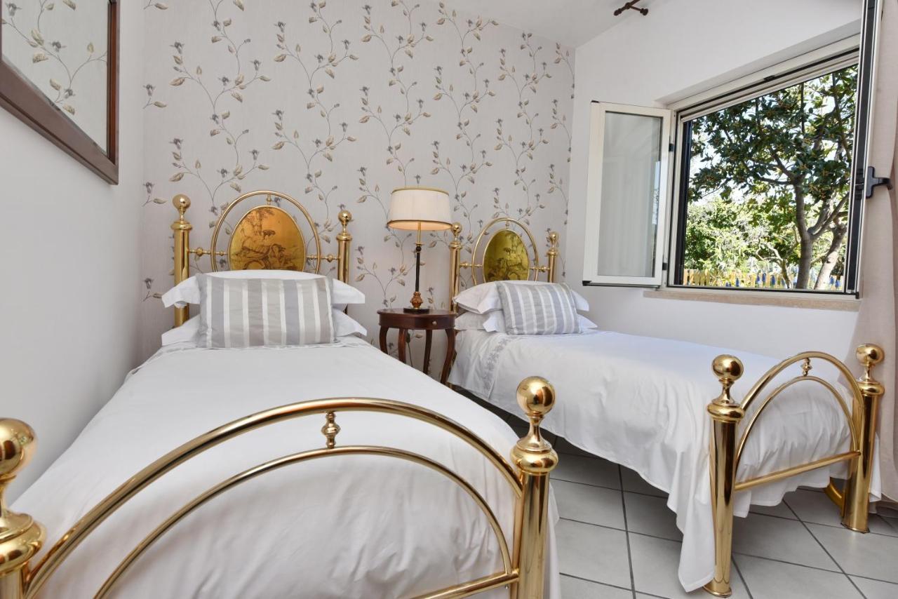Villa Tina Санта-Мария-ди-Кастеллабате Экстерьер фото