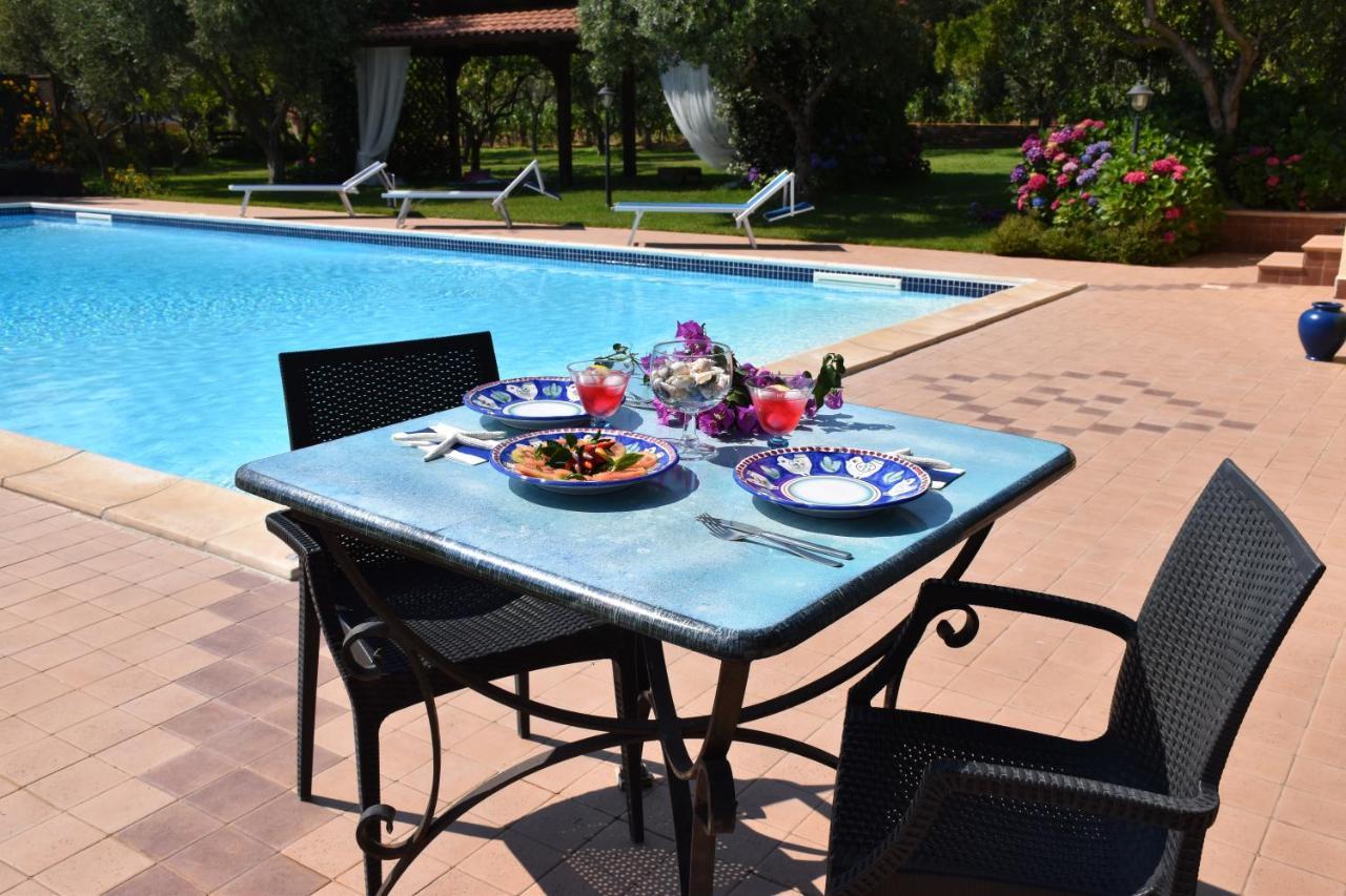 Villa Tina Санта-Мария-ди-Кастеллабате Экстерьер фото